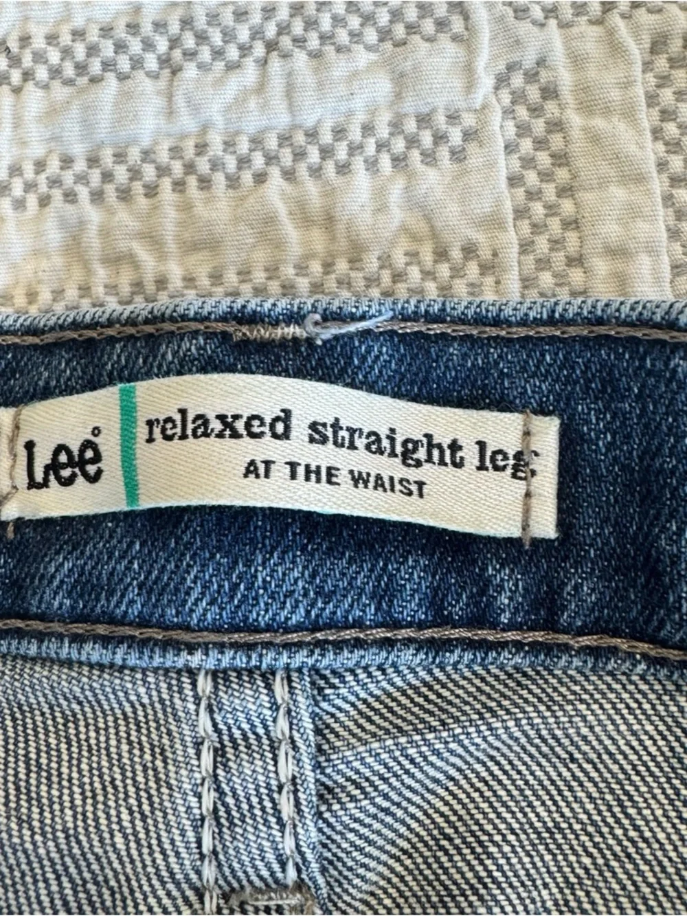 Lee Women’s Size 12 Long - On Waist - Straight Leg Jeans - Classic Blue Denim - Picture 4 of 11